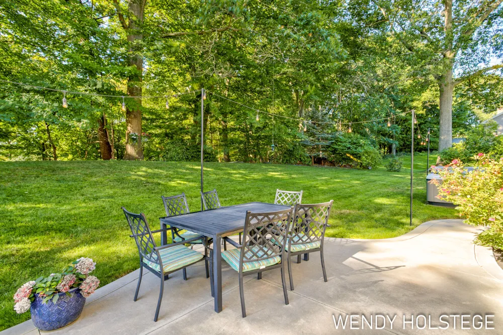 2066 Woodlark Drive Holland, MI 49424