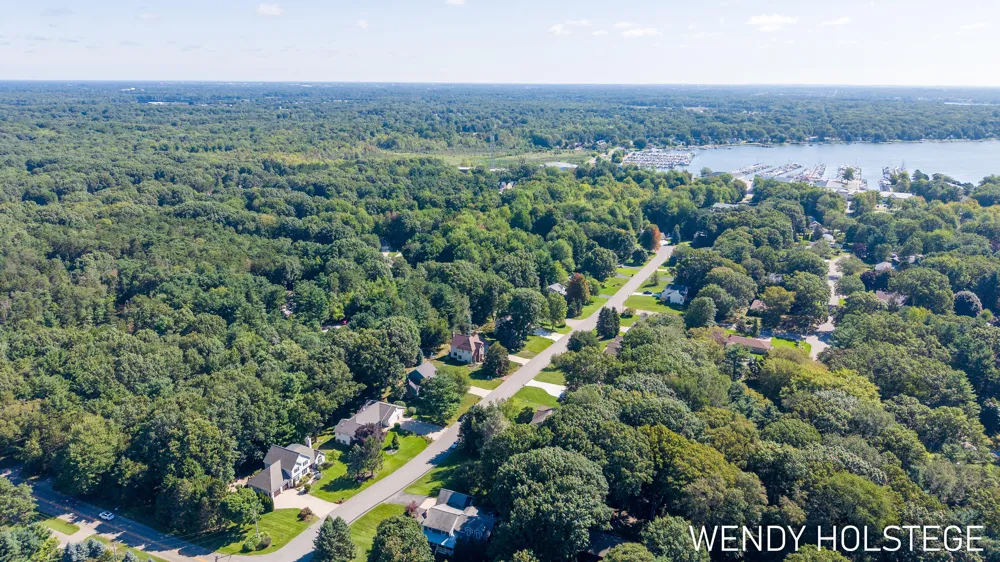 2066 Woodlark Drive Holland, MI 49424