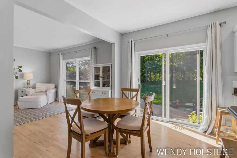 2066 Woodlark Drive Holland, MI 49424