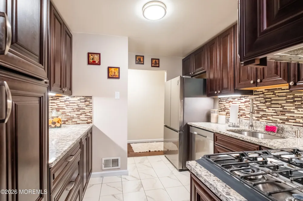 813 Wood Mill Drive East Windsor, NJ 08512