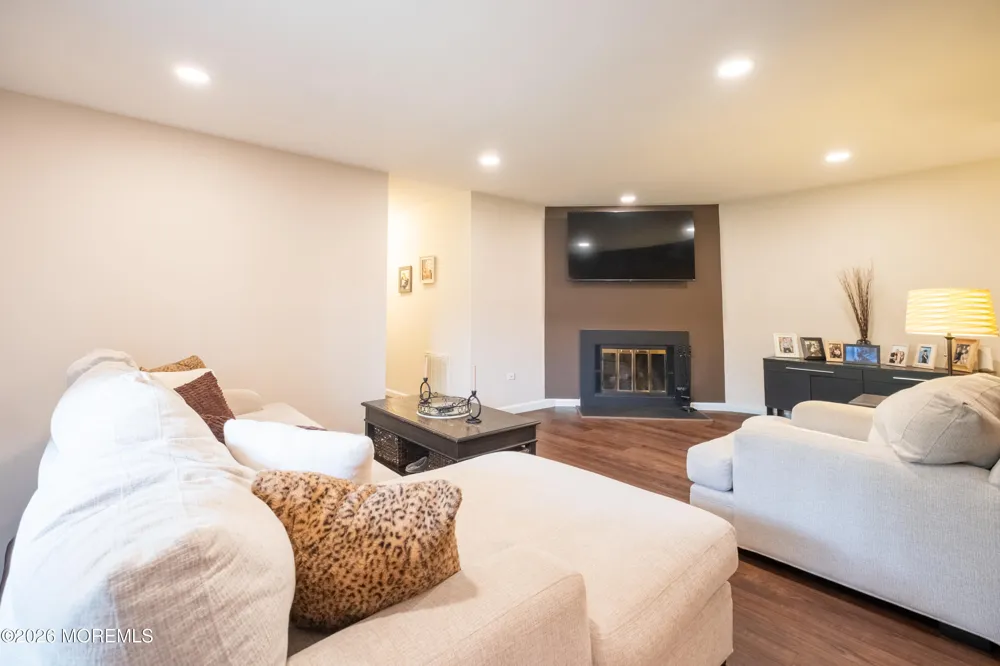 813 Wood Mill Drive East Windsor, NJ 08512