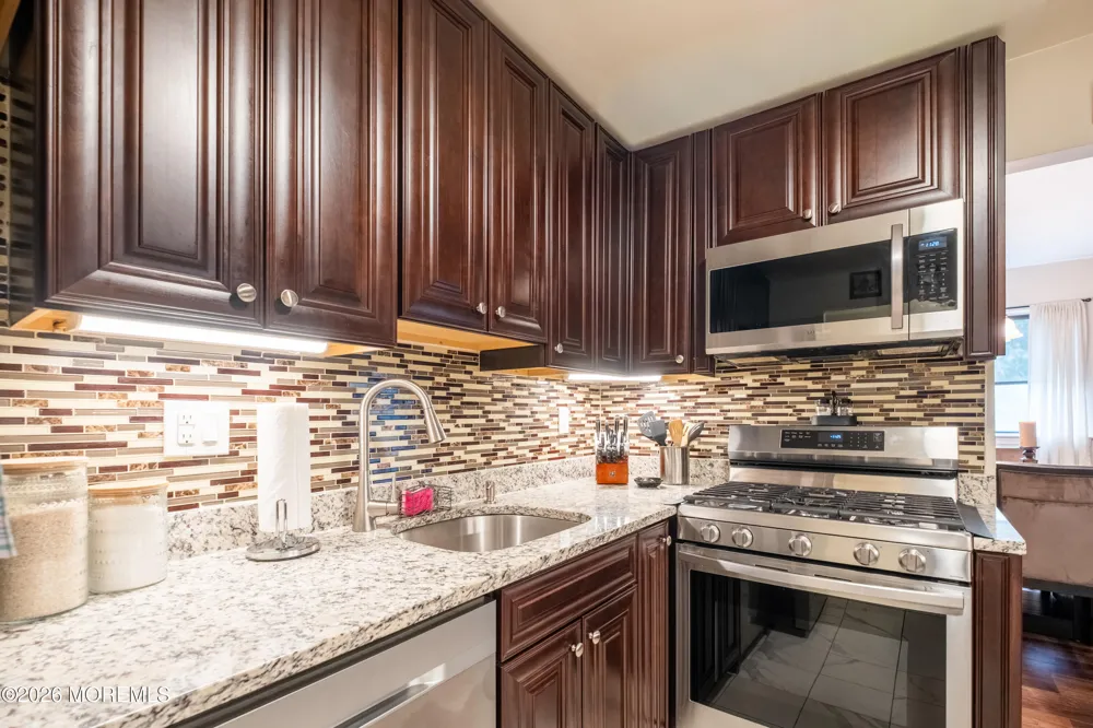 813 Wood Mill Drive East Windsor, NJ 08512