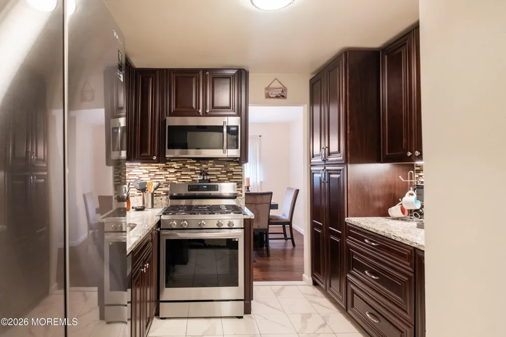 813 Wood Mill Drive East Windsor, NJ 08512