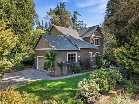 506 Azalea Avenue NE