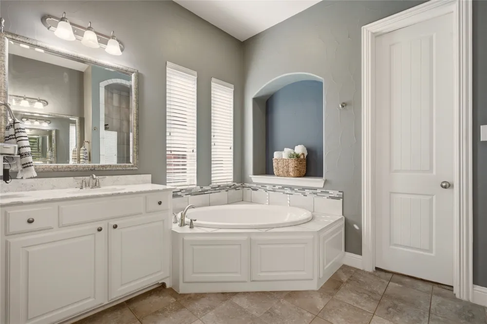 7124 Comal Drive Irving, TX 75039