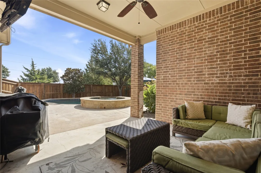 7124 Comal Drive Irving, TX 75039