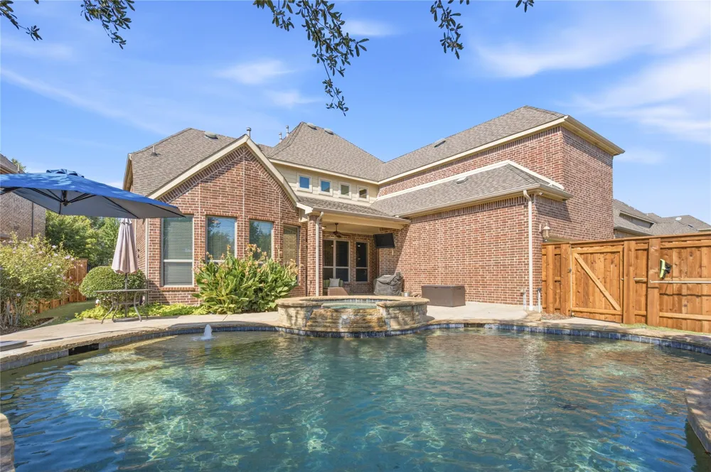 7124 Comal Drive Irving, TX 75039