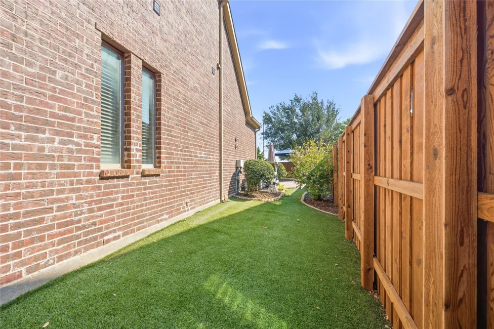 7124 Comal Drive Irving, TX 75039