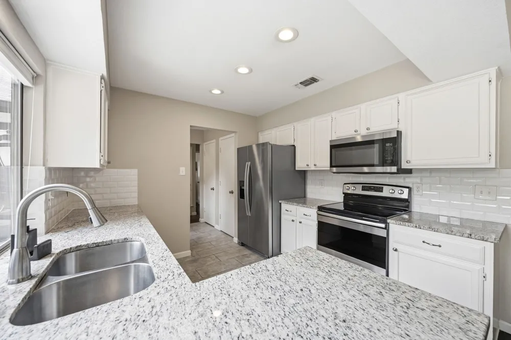 408 Thorn Wood Drive Euless, TX 76039