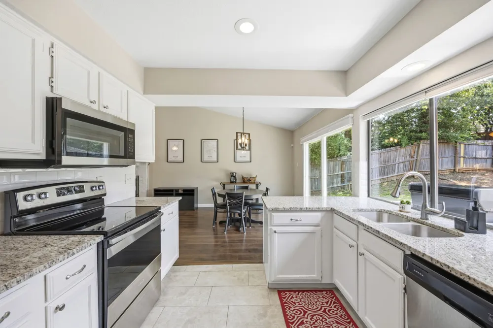 408 Thorn Wood Drive Euless, TX 76039
