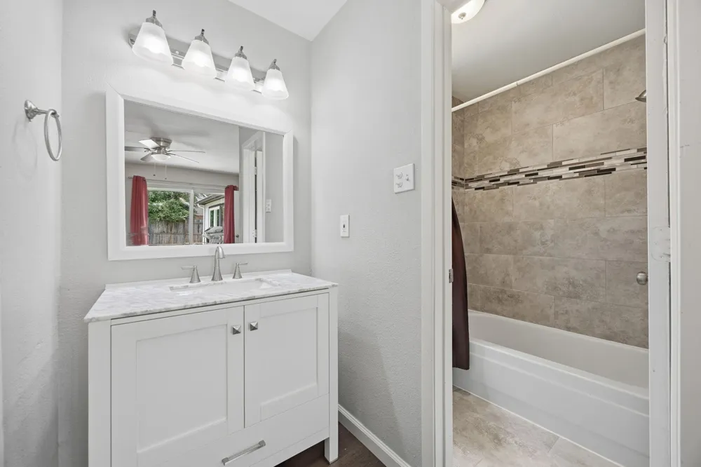 408 Thorn Wood Drive Euless, TX 76039
