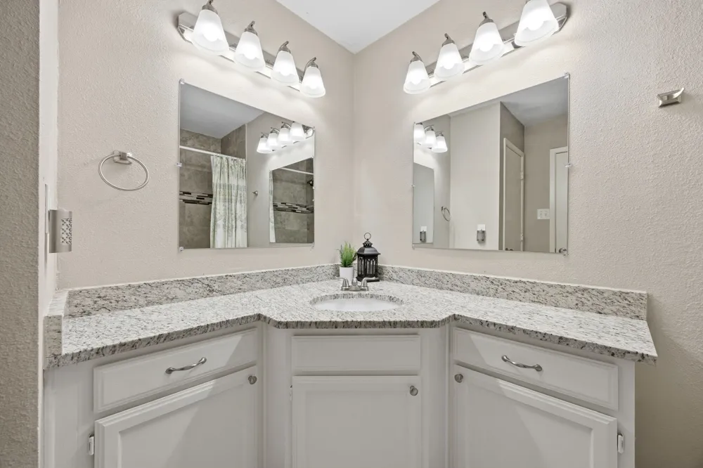 408 Thorn Wood Drive Euless, TX 76039