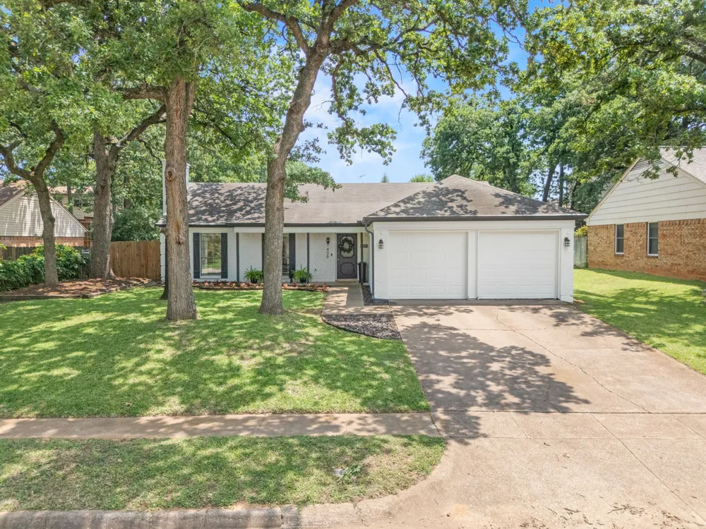 408 Thorn Wood Drive Euless, TX 76039