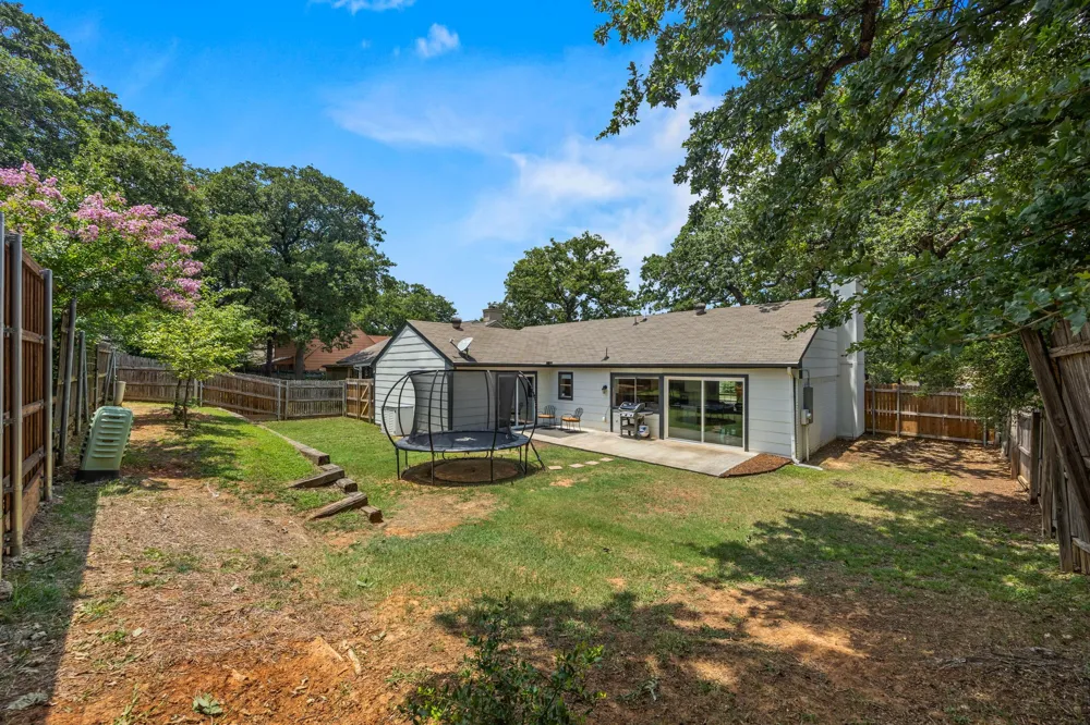 408 Thorn Wood Drive Euless, TX 76039