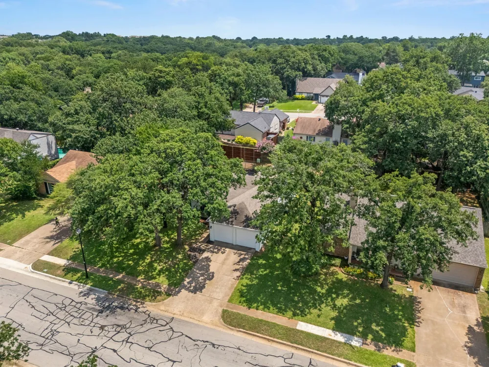 408 Thorn Wood Drive Euless, TX 76039