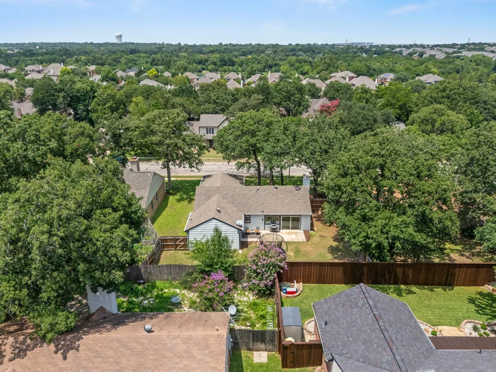 408 Thorn Wood Drive Euless, TX 76039