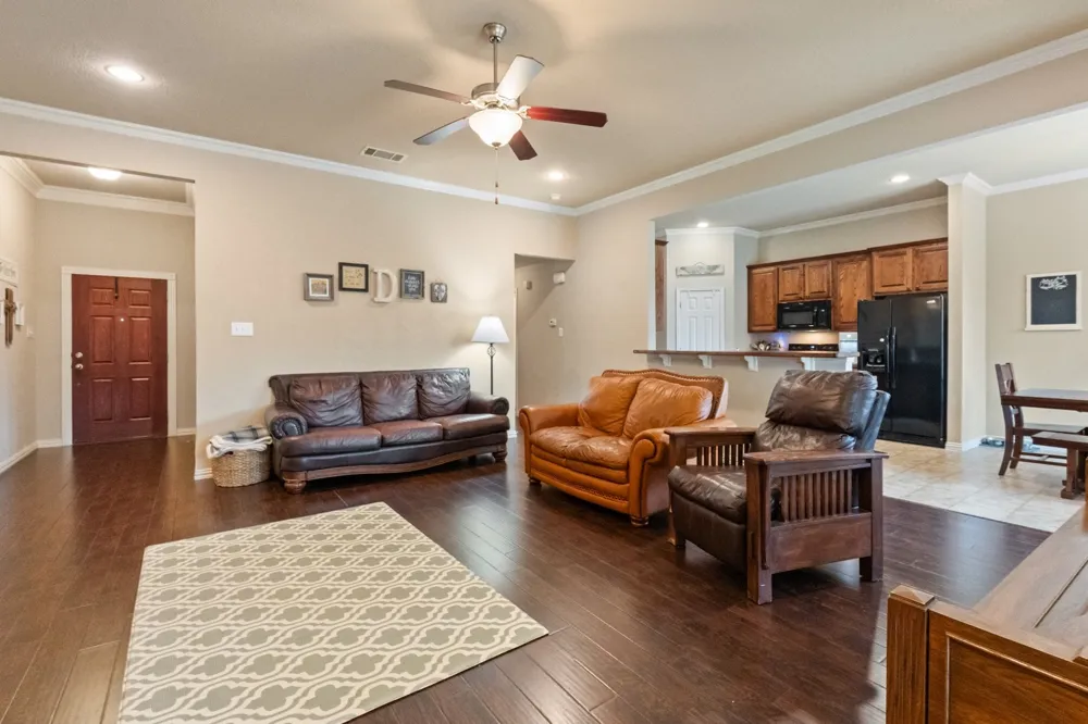 609 Jeffdale Drive Burleson, TX 76028