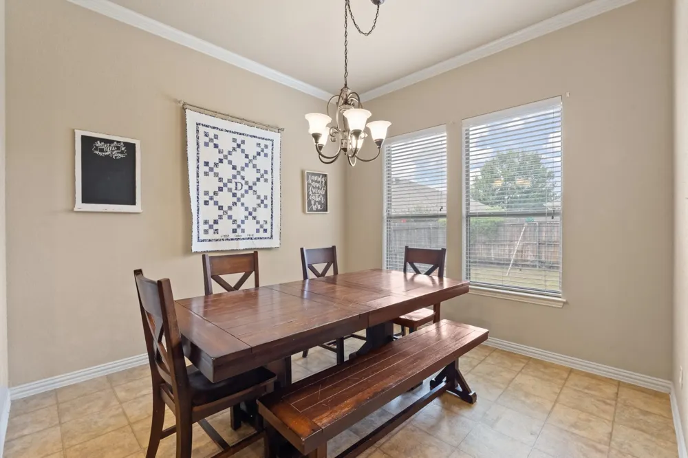 609 Jeffdale Drive Burleson, TX 76028