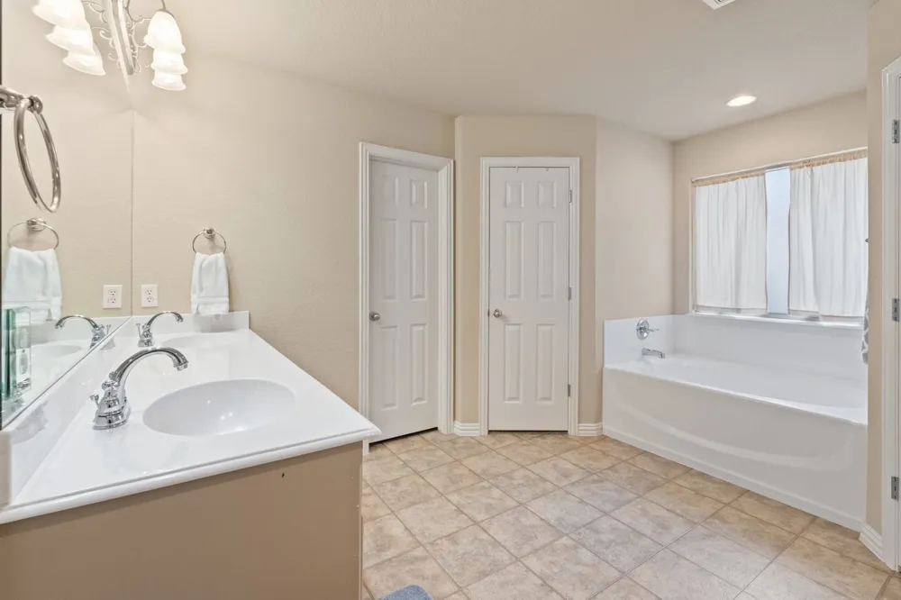 609 Jeffdale Drive Burleson, TX 76028