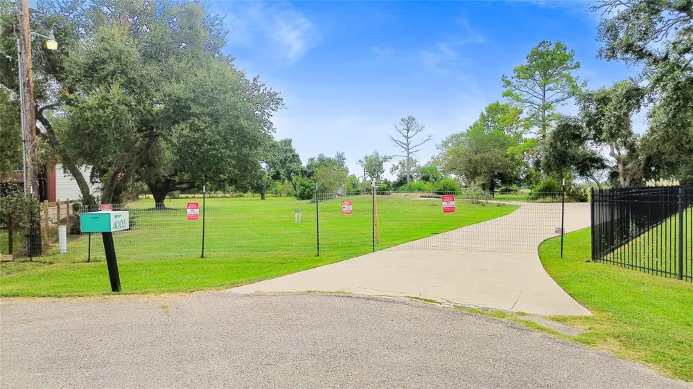 4003 Country Trails Street Alvin, TX 77511