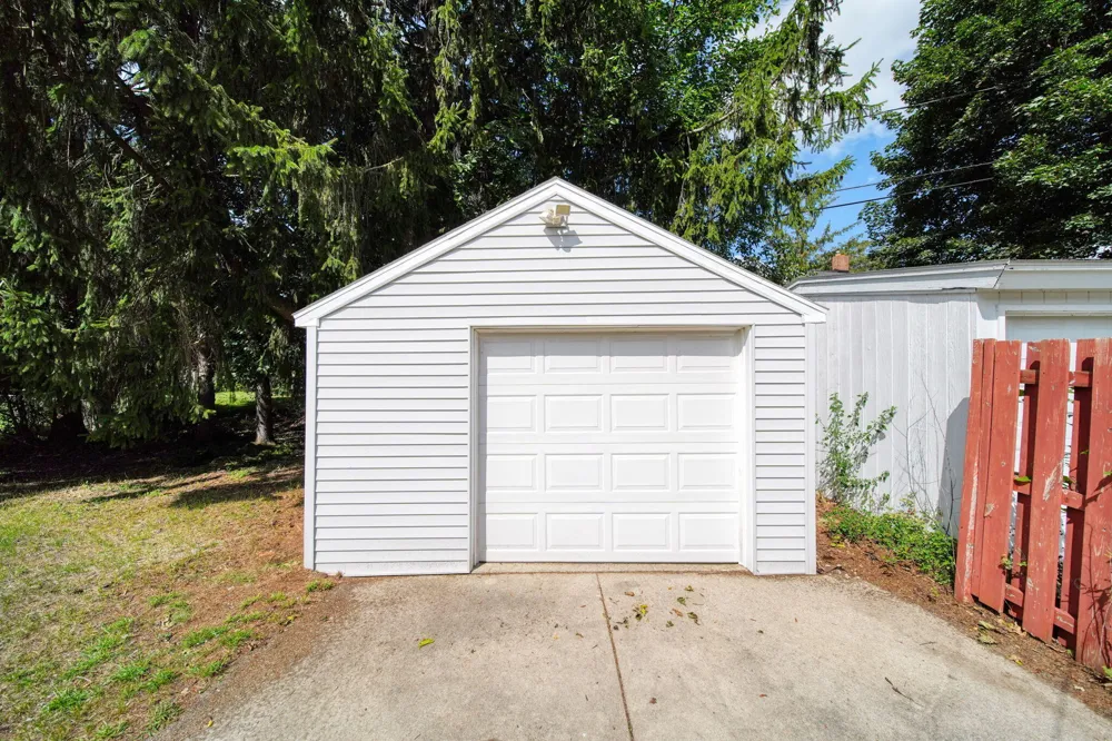 744 Briarcliff Road Jackson, MI 49203