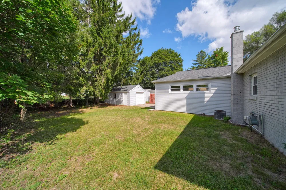 744 Briarcliff Road Jackson, MI 49203