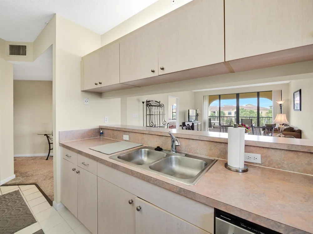 200 UNO LAGO DRIVE #405 Juno Beach, FL 33408