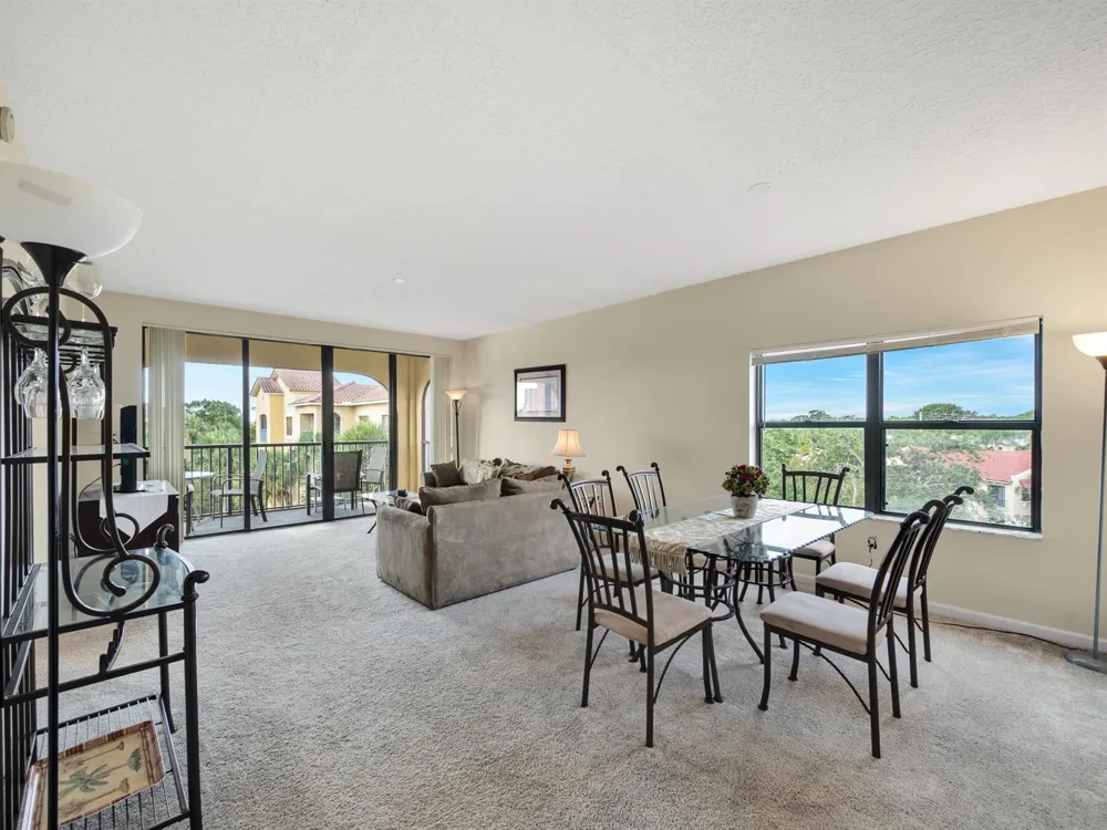 200 UNO LAGO DRIVE #405 Juno Beach, FL 33408