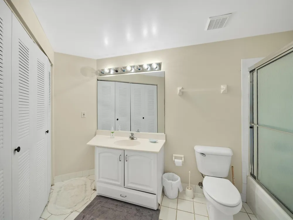 200 UNO LAGO DRIVE #405 Juno Beach, FL 33408