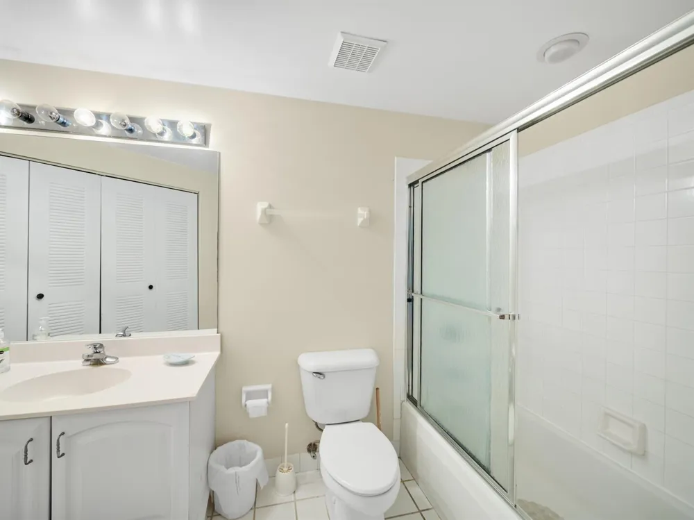 200 UNO LAGO DRIVE #405 Juno Beach, FL 33408