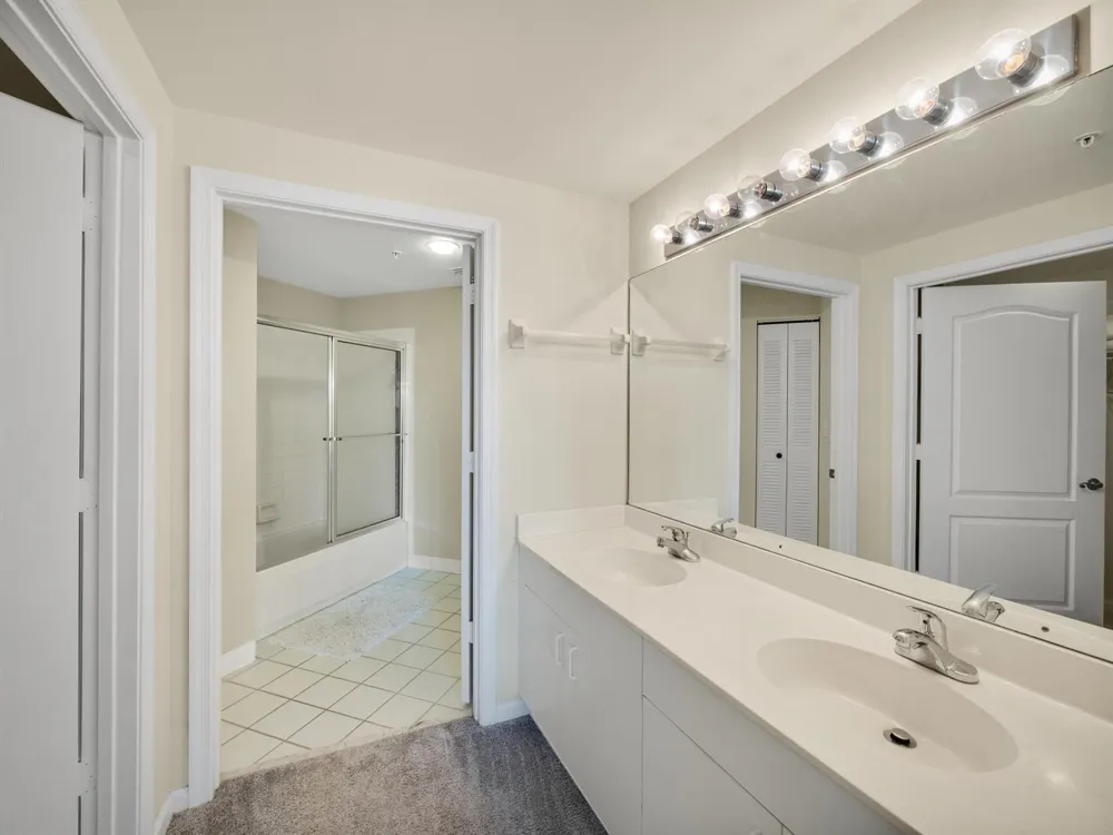 200 UNO LAGO DRIVE #405 Juno Beach, FL 33408