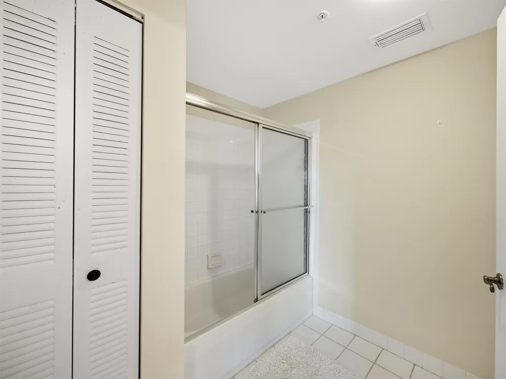 200 UNO LAGO DRIVE #405 Juno Beach, FL 33408