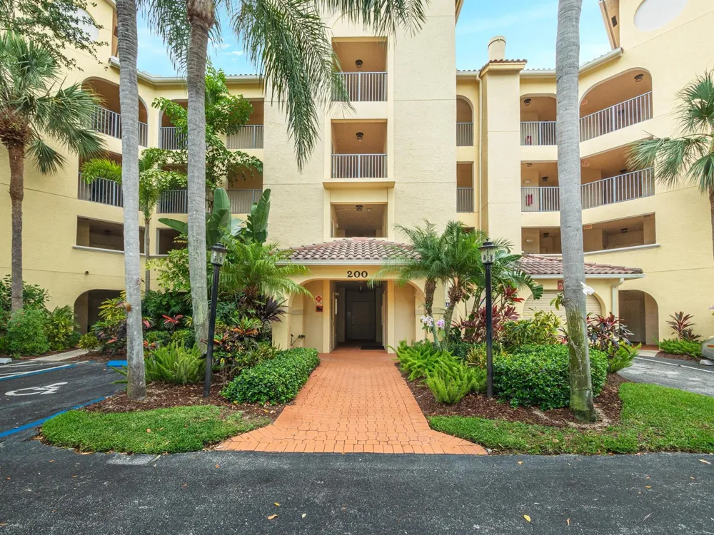 200 UNO LAGO DRIVE #405 Juno Beach, FL 33408