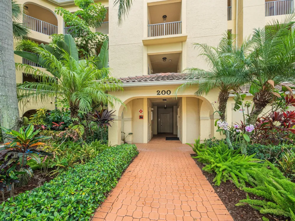 200 UNO LAGO DRIVE #405 Juno Beach, FL 33408
