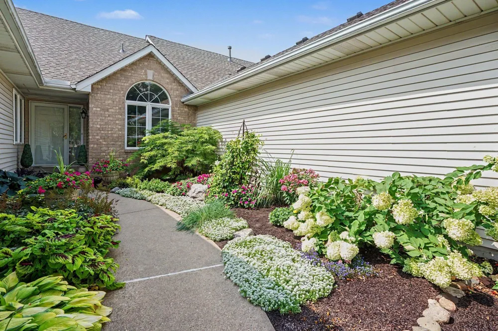 13815 Falcon Avenue Apple Valley, MN 55124