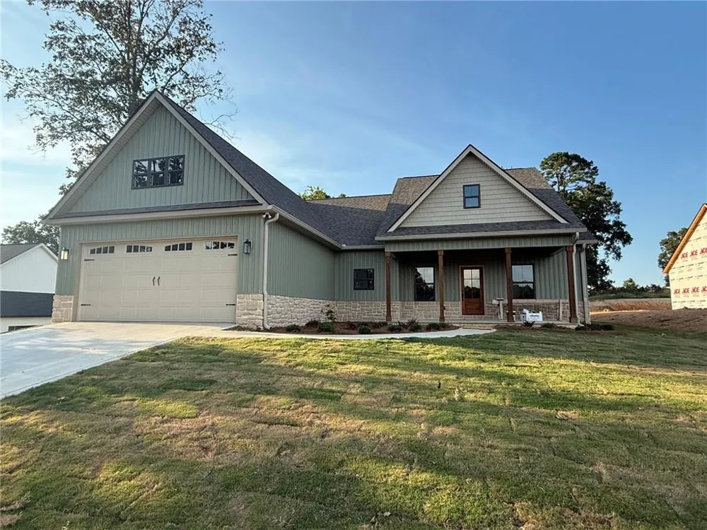 189 Oakland Drive Calhoun, GA 30701