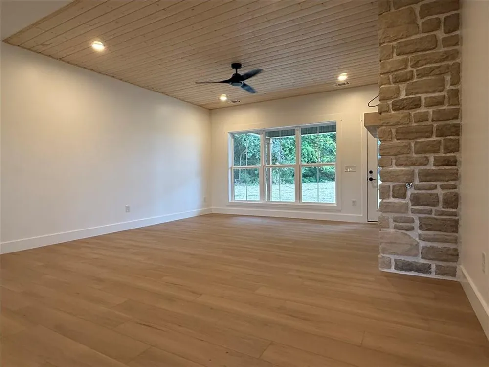 189 Oakland Drive Calhoun, GA 30701