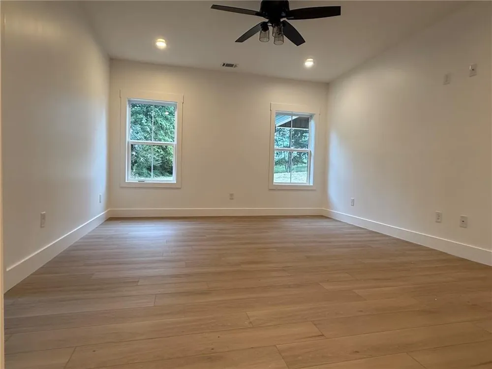189 Oakland Drive Calhoun, GA 30701