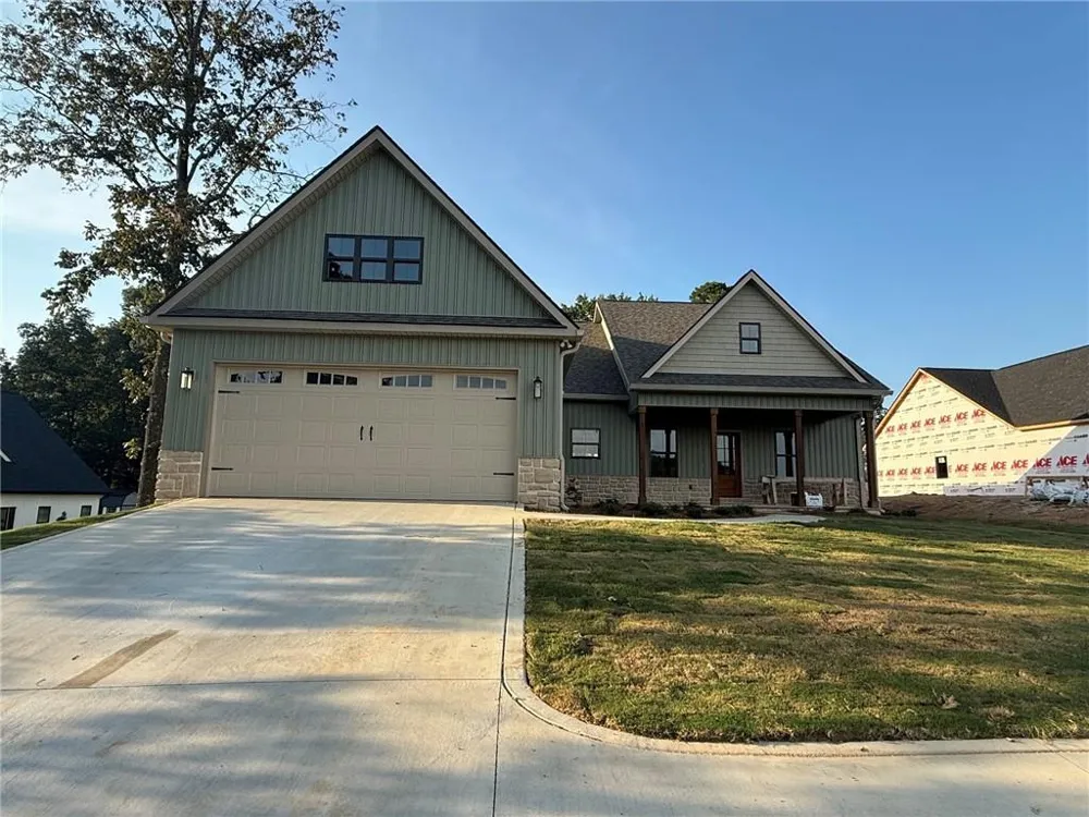 189 Oakland Drive Calhoun, GA 30701