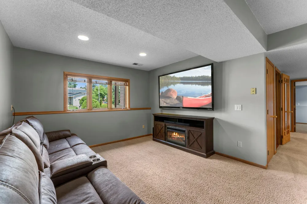 13632 Bryant Place S Burnsville, MN 55337