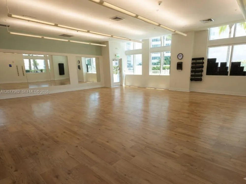1900 Bayshore Dr #5004 Miami, FL 33132