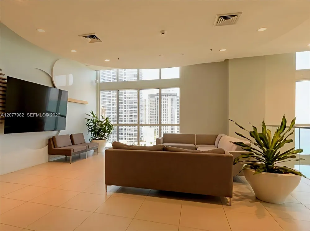 1900 Bayshore Dr #5004 Miami, FL 33132