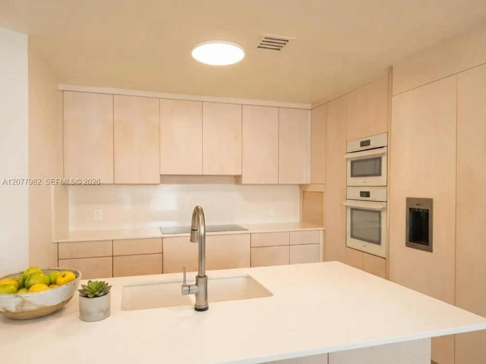 1900 Bayshore Dr #5004 Miami, FL 33132