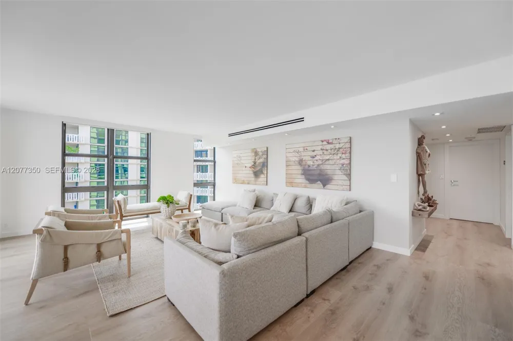 1121 Crandon Blvd #E702 Key Biscayne, FL 33149