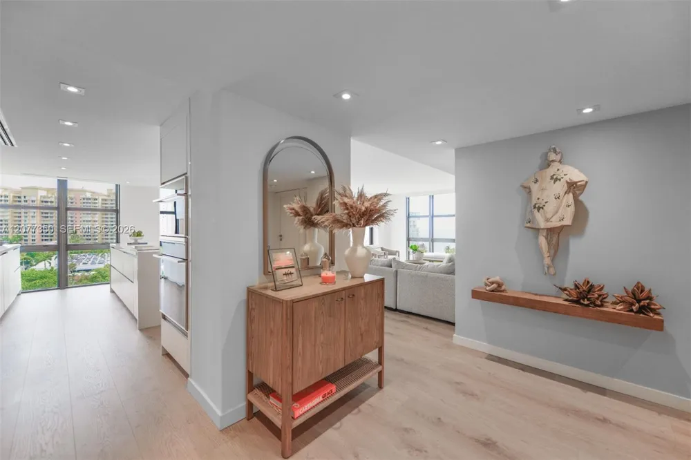 1121 Crandon Blvd #E702 Key Biscayne, FL 33149