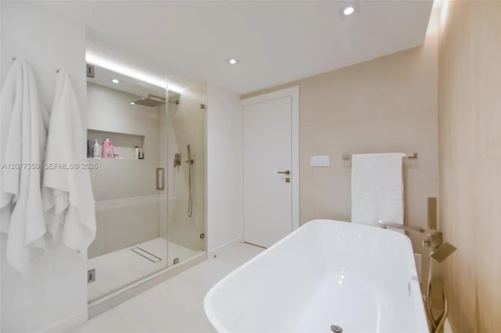 1121 Crandon Blvd #E702 Key Biscayne, FL 33149