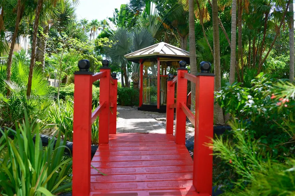 1121 Crandon Blvd #E702 Key Biscayne, FL 33149