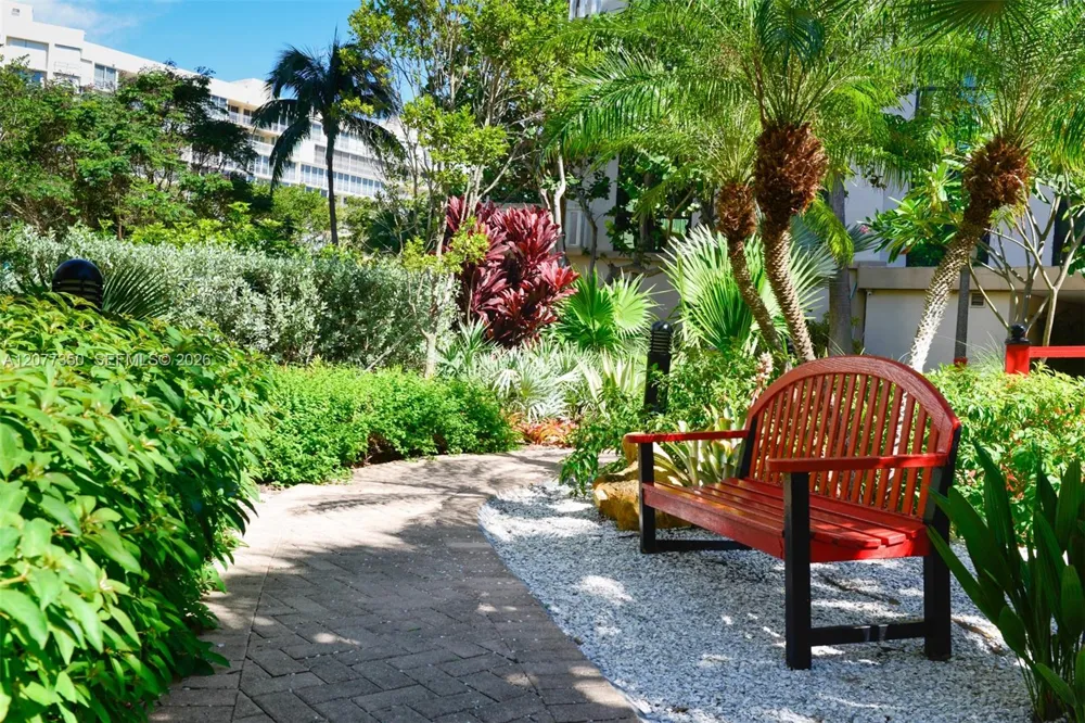 1121 Crandon Blvd #E702 Key Biscayne, FL 33149