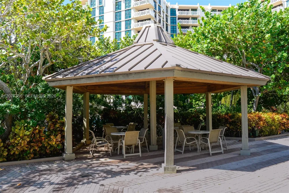 1121 Crandon Blvd #E702 Key Biscayne, FL 33149