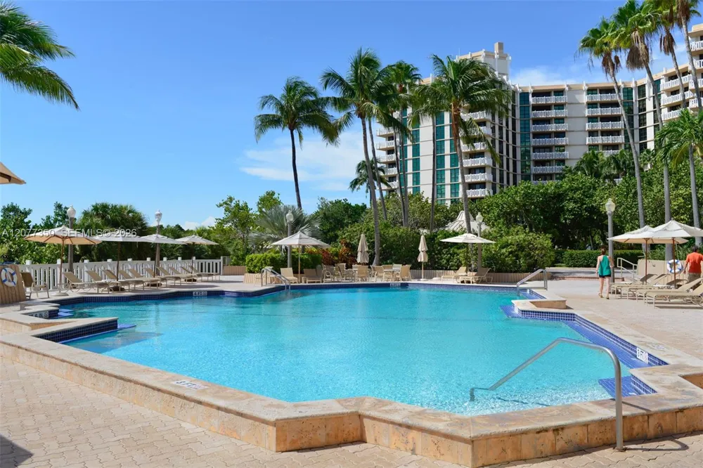 1121 Crandon Blvd #E702 Key Biscayne, FL 33149